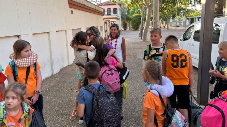 Reencuentros entre una familia de acogida y los niños procedentes de Ucrania