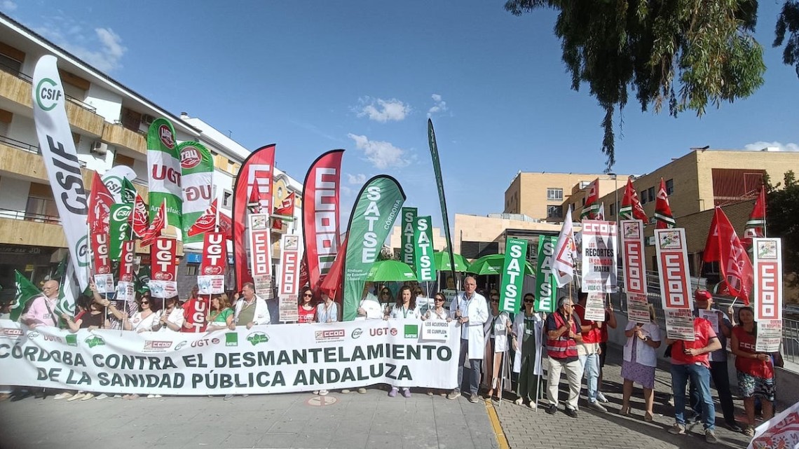 Concentración a las puertas del Hospital de Pozoblanco