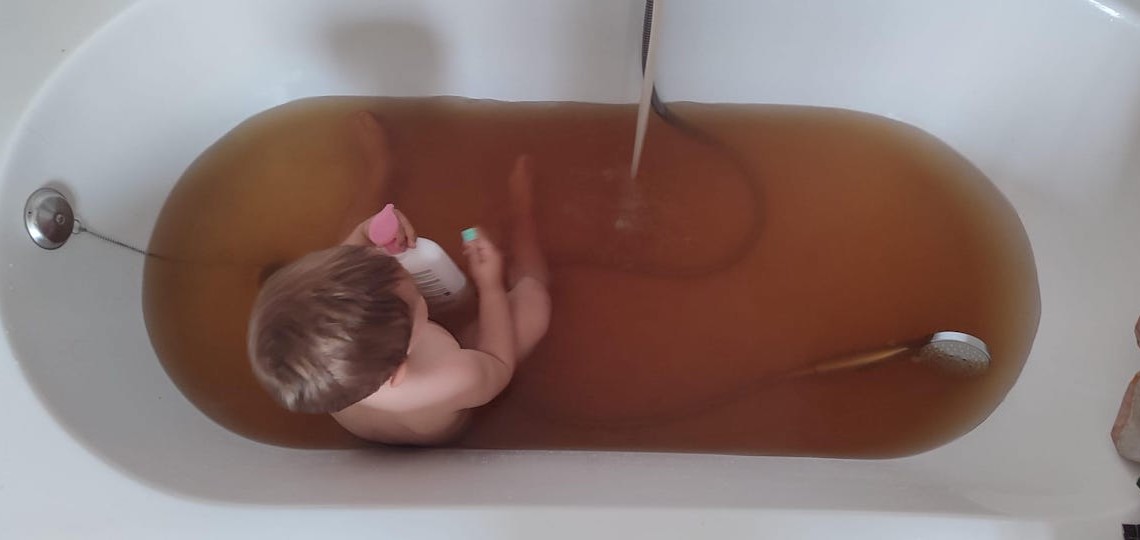 Así ha salido el agua en algunos momentos de este verano en diferentes puntos de la comarca