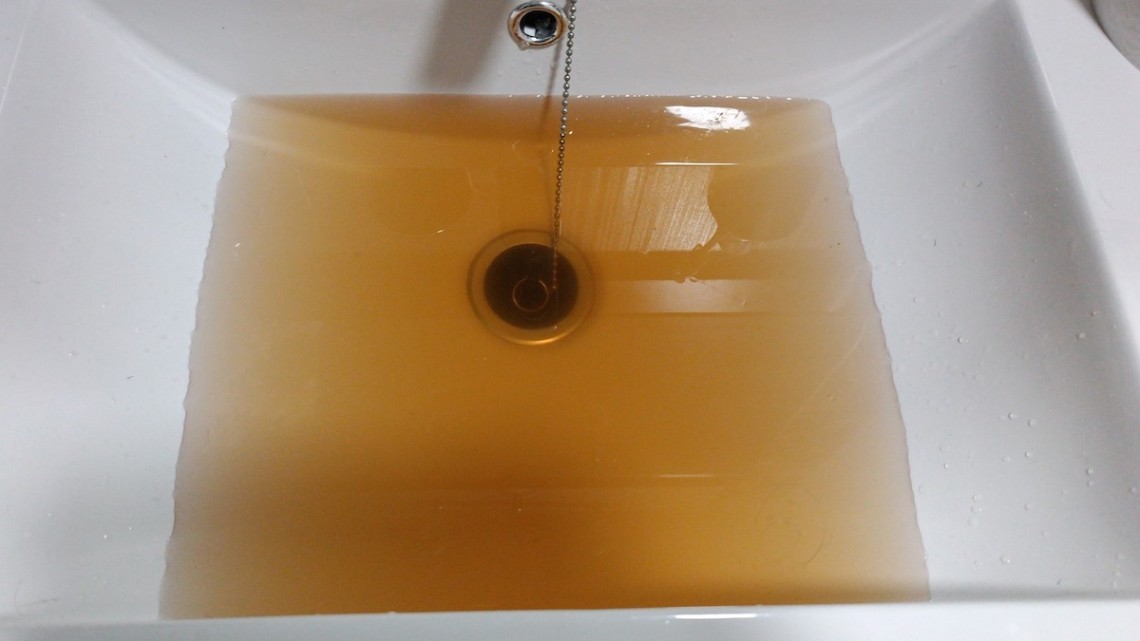 Agua turbia en un municipio de Los Pedroches