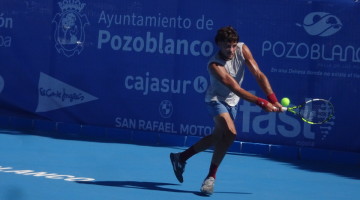 Álex Martínez durante su partido