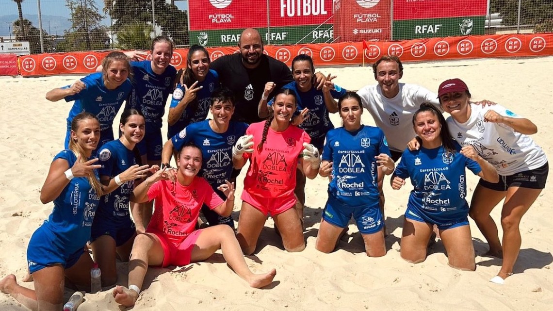 El equipo celebrando su clasificación para el play off
