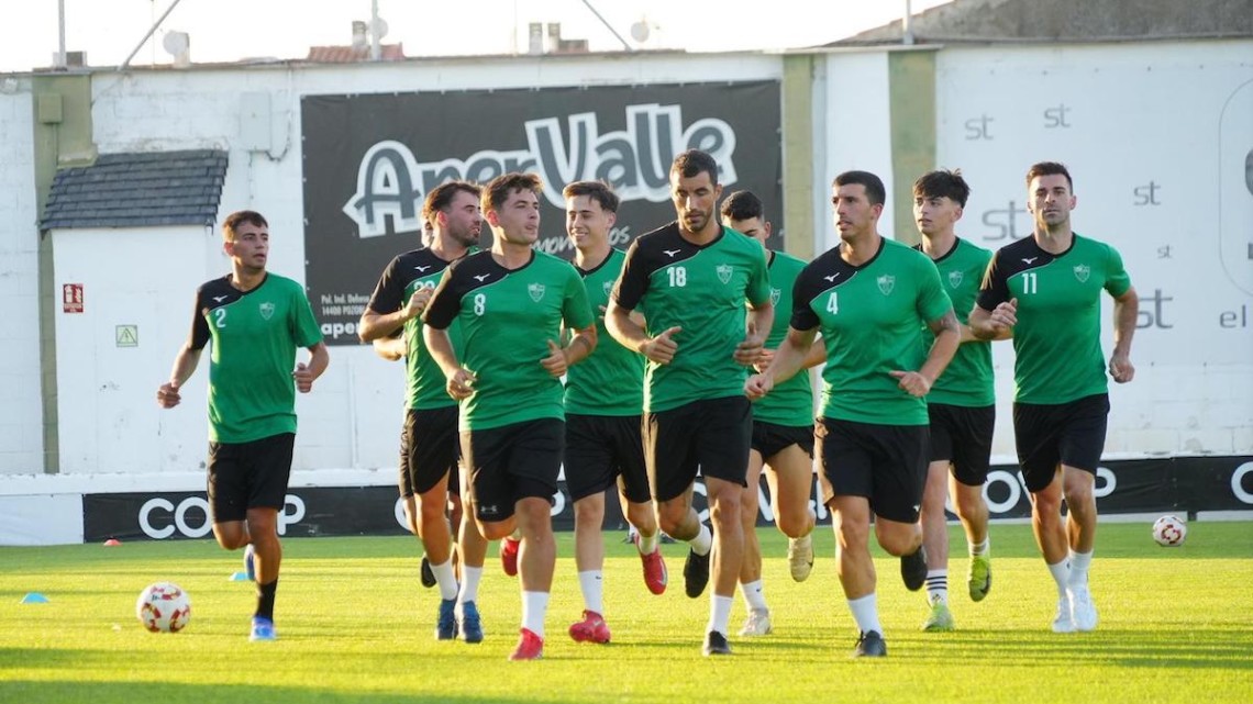 Parte de los jugadores del Pozoblanco en su primer día de entrenamiento
