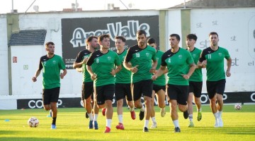 Parte de los jugadores del Pozoblanco en su primer día de entrenamiento