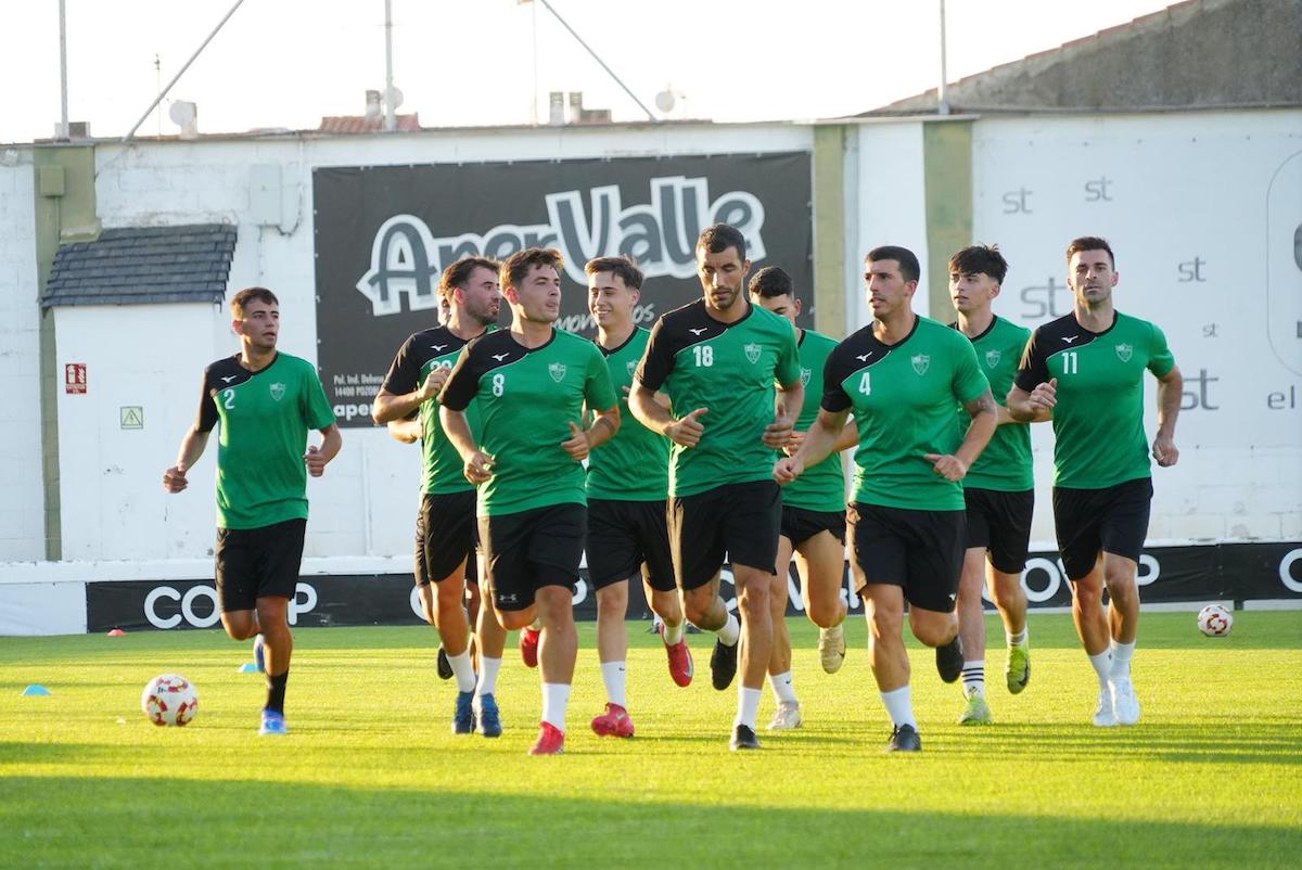 Parte de los jugadores del Pozoblanco en su primer día de entrenamiento