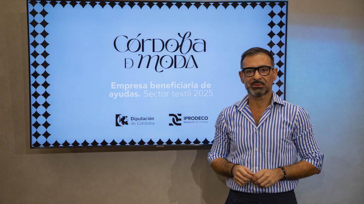 Félix Romero presentando las ayudas para el sector de la moda