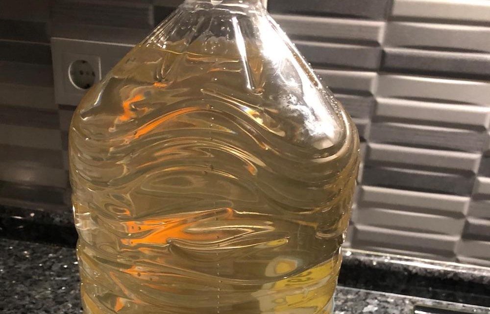 Garrafa de agua recogida durante este verano en una localidad de Los Pedroches