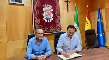 Firma del acuerdo de cesión del inmueble