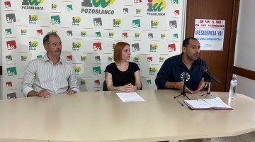 Sebastián Pérez, Miguel Pérez y Natalia León durante la rueda de prensa