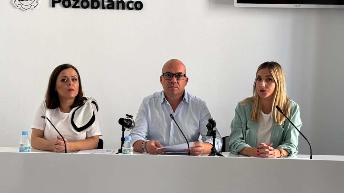 Isabel Fernández, Rafael Villarreal y Laura Agudo durante la rueda de prensa