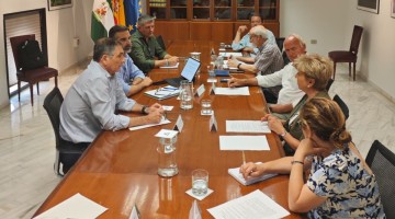 La reunión tuvo lugar en la sede de la Consejería, en Sevilla
