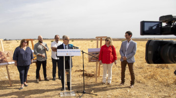 Autoridades durante la presentación del proyecto