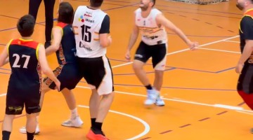 Marco en una acción del partido