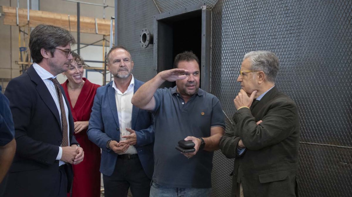 Las autoridades visitando el Centro de Soldadura