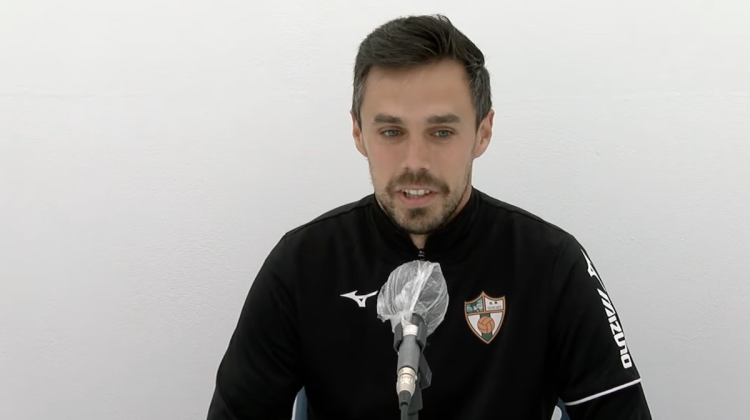 Fran del Villar durante una rueda de prensa