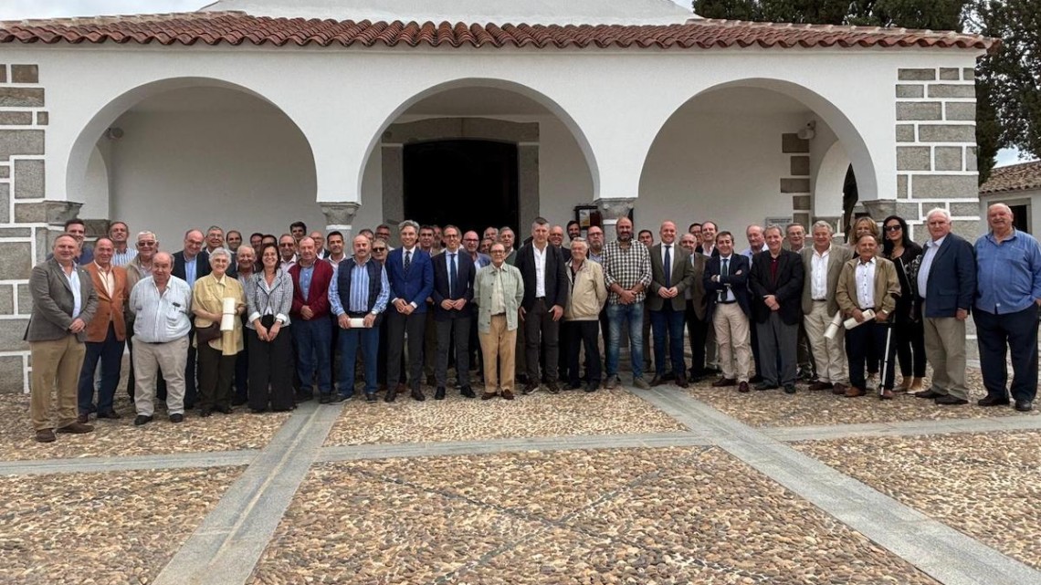 Foto de familia del acto de celebración del 25 aniversario de la Lonja Agropecuaria Valle de Los Pedroches