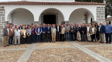 Foto de familia del acto de celebración del 25 aniversario de la Lonja Agropecuaria Valle de Los Pedroches