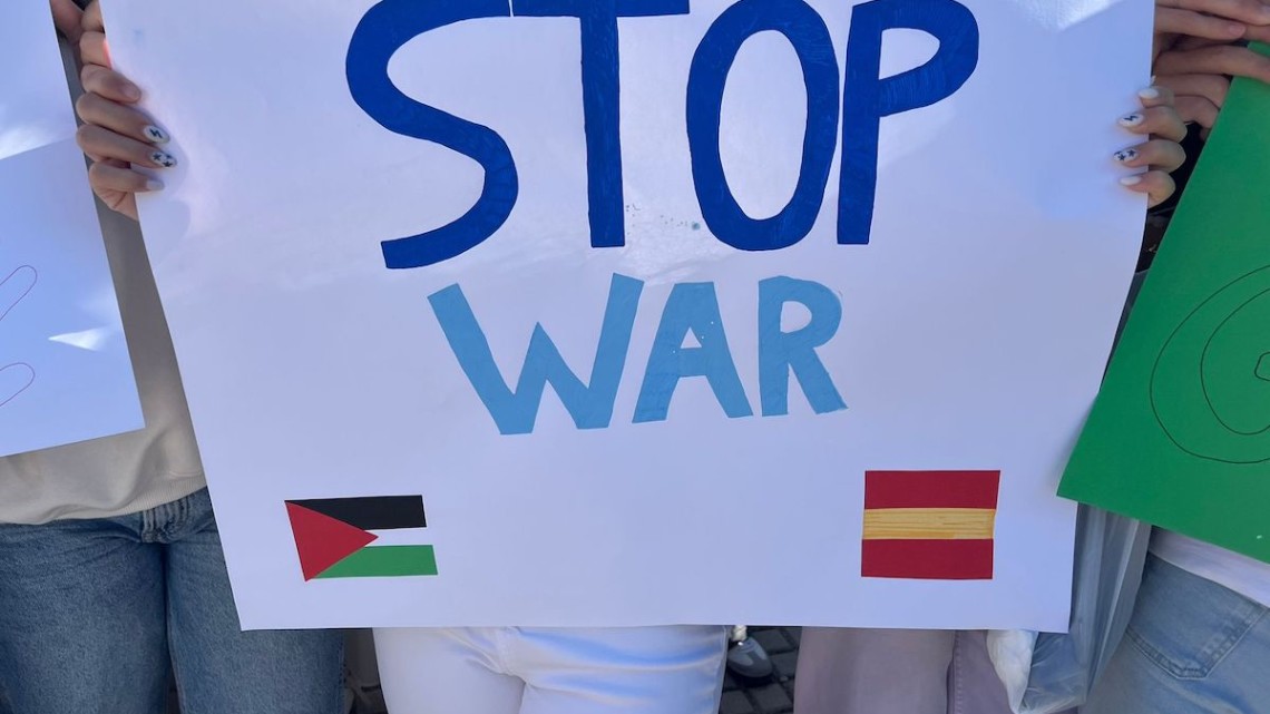 Una pancarta en la concentración contra el genocidio en Gaza