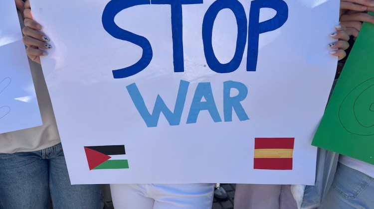 Una pancarta en la concentración contra el genocidio en Gaza