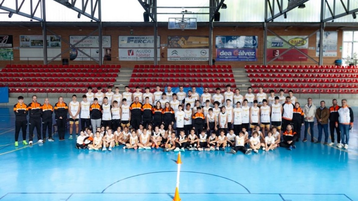 Foto de familia del Club Promesas Baloncesto Pozoblanco