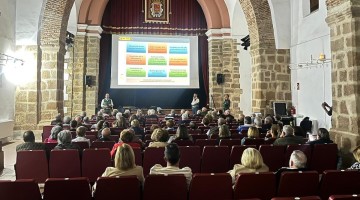 Imagen de la charla ofrecida en la Casa de la Cultura de Dos Torres