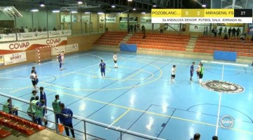 Los dos equipos sin jugar durante los dos últimos minutos del partido