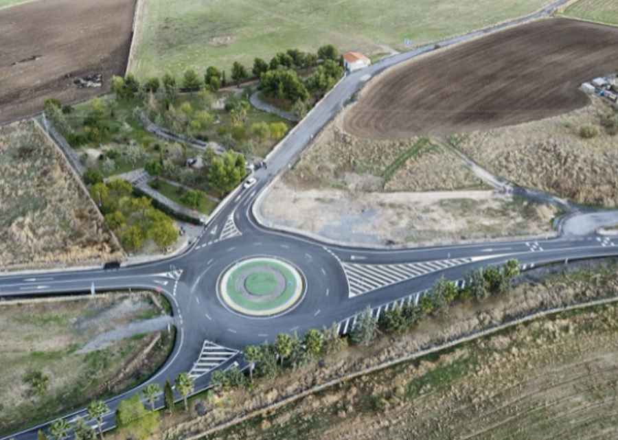 Glorieta finalizada de acceso a Añora