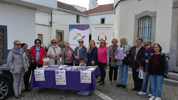 Mesa informativa en Villaralto por el 25N. Foto: Ayuntamiento de Villaralto