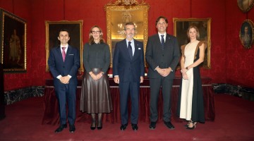 Mª Jesús Blanco Sánchez, la primera por la derecha, durante la entrega de reconocimientos