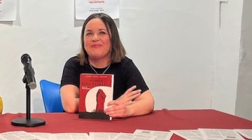 Carmen durante la presentación de una de sus publicaciones