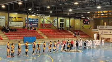 Saludo inicial entre el Pozoblanco y el Adeval