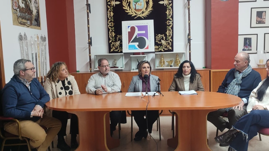 La junta de gobierno de la Agrupación de Cofradías y Hermandades durante la presentación de las actividades