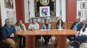 La junta de gobierno de la Agrupación de Cofradías y Hermandades durante la presentación de las actividades