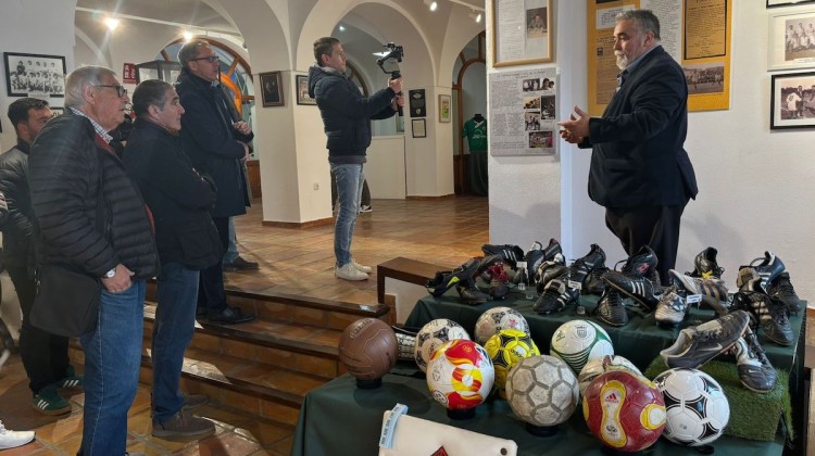 Antonio Arévalo presentando los detalles del museo