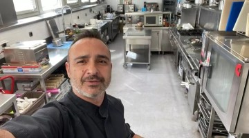 Manuel Escribano en su puesto de trabajo