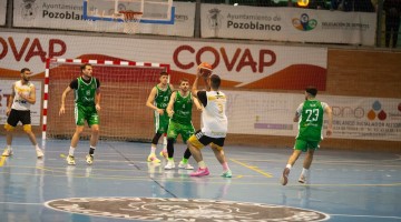 Abraham Cobos en un lanzamiento. Foto: Club Promesas Baloncesto Pozoblanco