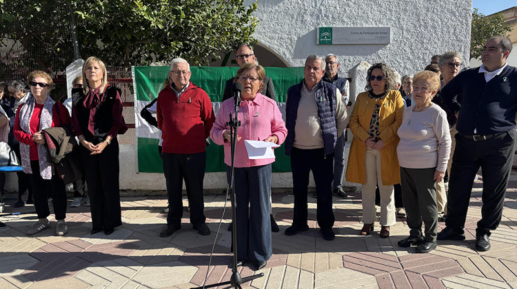 Las autoridades en el Centro de Participación Activa