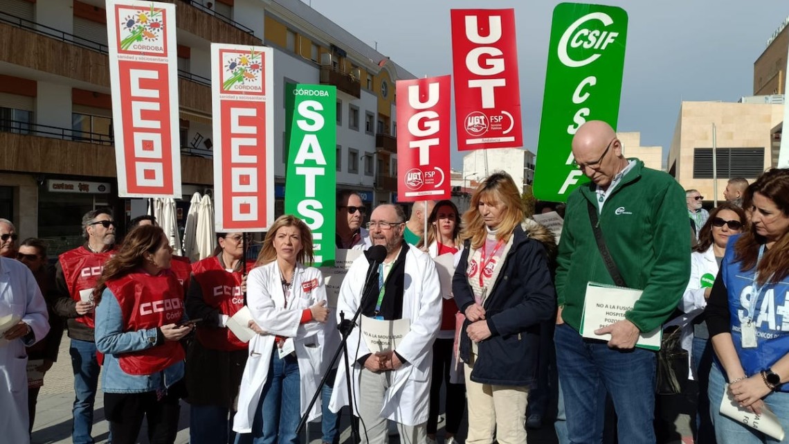 Concentración de los sindicatos a las puertas del Hospital