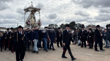 La Virgen de Luna a su salida del santuario
