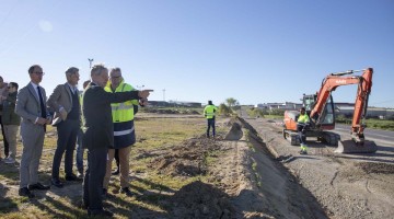 Salvador Fuentes, Andrés Lorite y Santiago Cabello visitando las obras