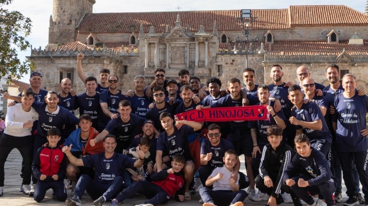 El CD Hinojosa celebrando su ascenso a Primera Andaluza