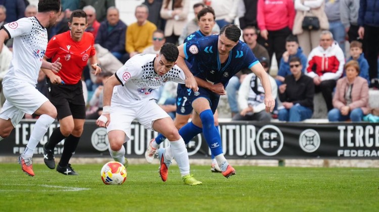 Fran Gómez en una acción en un partido con el Pozoblanco