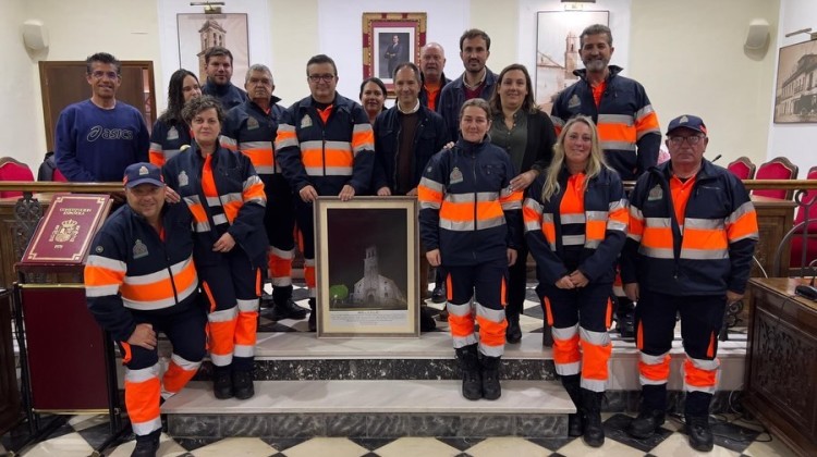 Voluntariado de Protección Civil durante el homenaje. Foto: Ayuntamiento de Villanueva de Córdoba