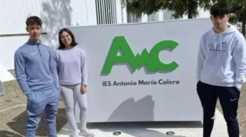 Los tres alumnos que forman el grupo que ha pasado a la final