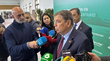 Luis Planas durante su intervención ante los medios