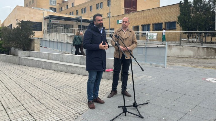 Alberto Mayoral y Rafael Villarreal durante su intervención ante los medios