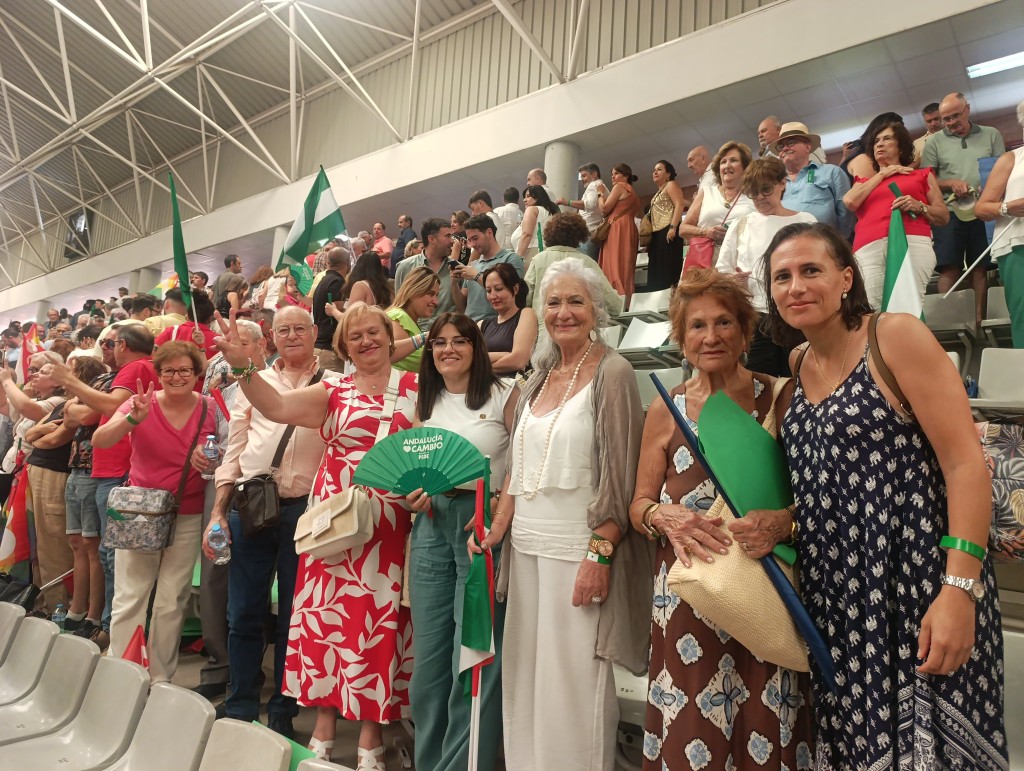 Ana Isabel Torralbo, la primera por la derecha en un acto de partido. Foto: PSOE Villanueva de Córdoba