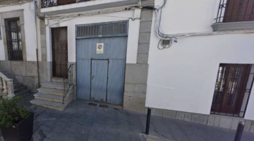 Una de las entradas del edificio que será demolido parcialmente