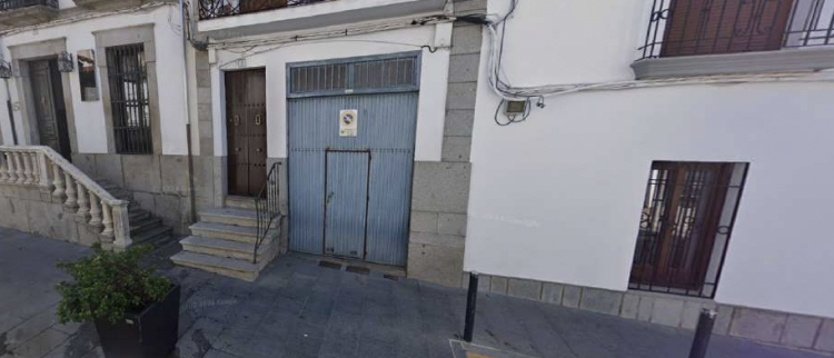 Una de las entradas del edificio que será demolido parcialmente