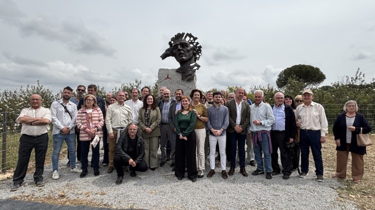 Inauguración de la escultura en la Chimorra